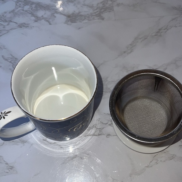 Tea Cup with Strainer and Lid Stylized Graphics - Picture 6 of 11